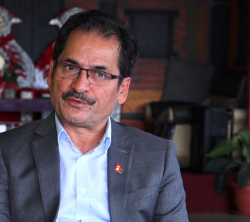 एमाले स्थायी कमिटी सदस्य मणि थापाले किन लिए पार्टीबाट 'बिदा' ? (भिडियो)